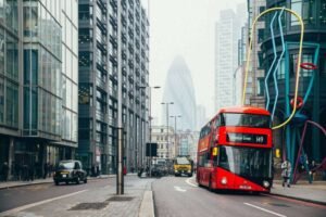 negative-space-thumb-red-double-decker-bus-london