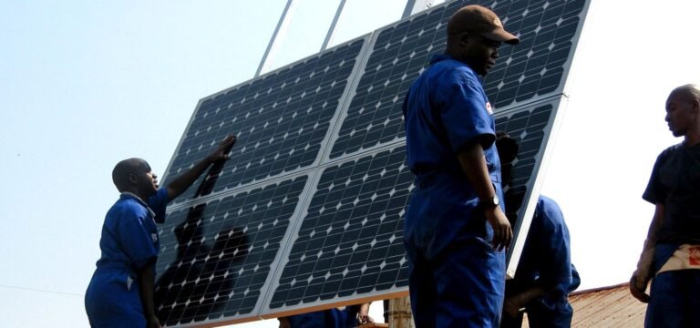 Training workers to install solar panels at health clinics in rw